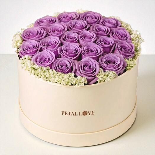 Великолепная фиолетовая коробка с розами