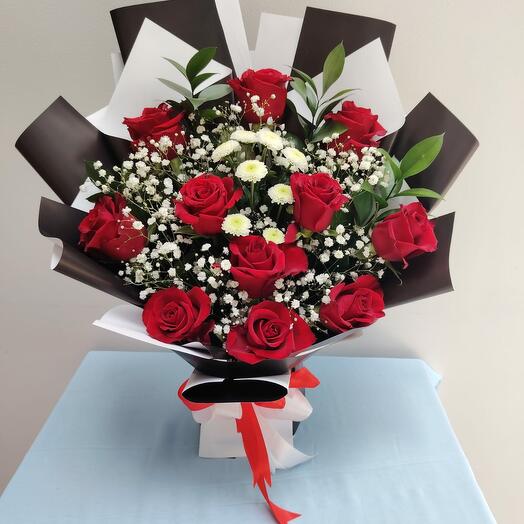 Elegante ramo de rosas rojas