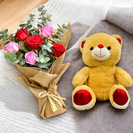 Букет роз с плюшевым медвежонком