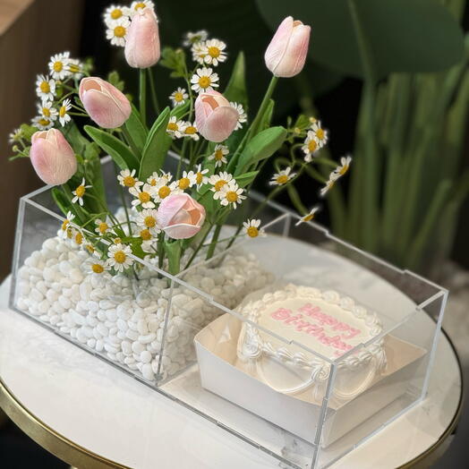 Розовый тюльпан   Коробка с тортом ко дню рождения Дейзи