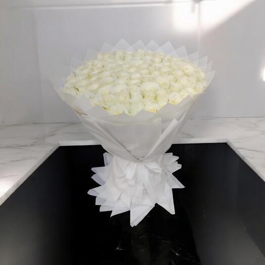 Классический букет белых роз