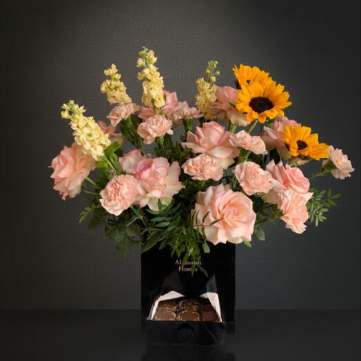 ACRYLIC BOX WITH FLOWERS AND CHOCOLATES (9PCS) - PLAIN