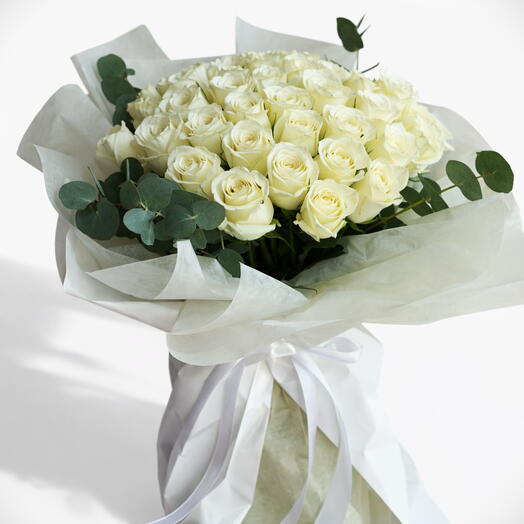 Splendeur ivoire – 51 roses blanches