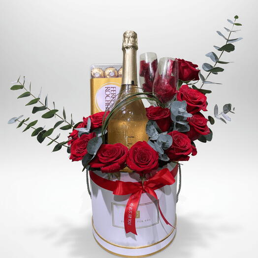 Luxury Red Roses, Fogoso Non-Alcoholic Drink   Ferrero Rocher Gift Box | Valentine s Gift Delivery UAE