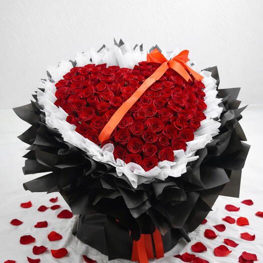 Heat Shape Red Roses Bouquet