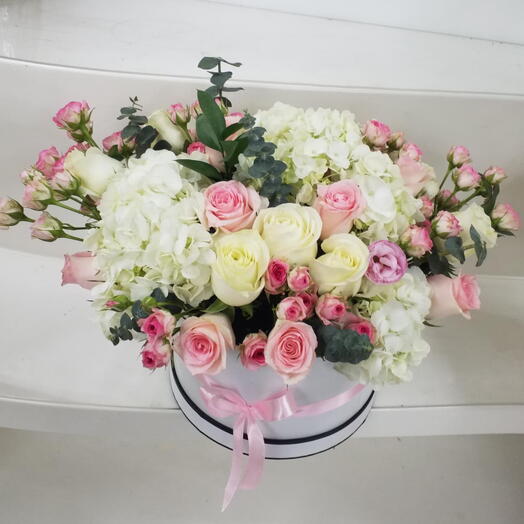 Caja de Flores con Rosa Pastel Garden y Hortensia