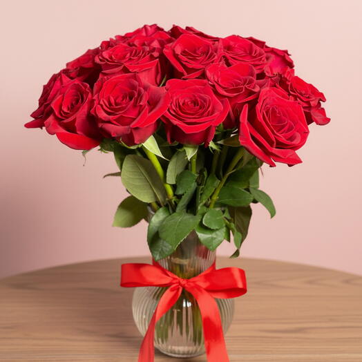 15 Red Roses in Glass vase