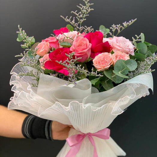 Микс роз — садовые спрей-розы в красивом букете