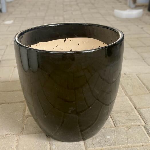 Чёрный керамический горшок