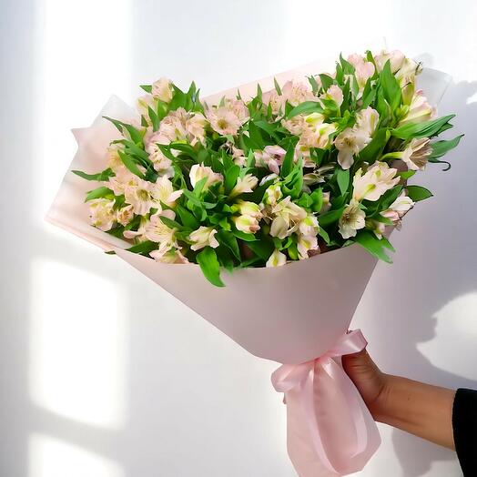 Букет свежих альстромерий