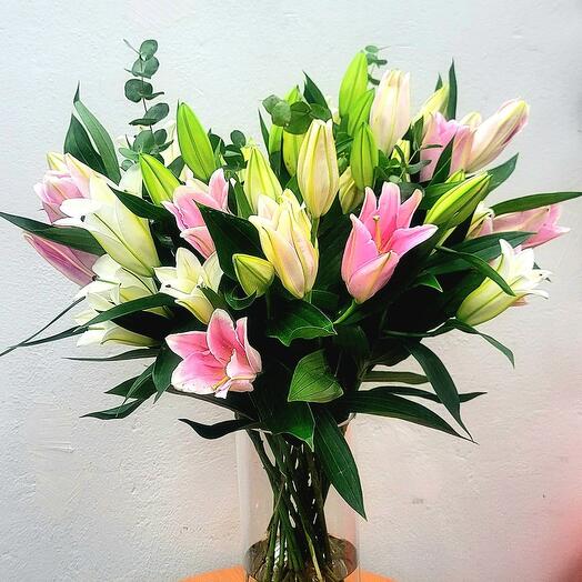 Lirios rosados y blancos