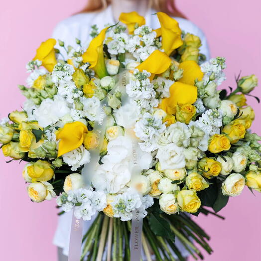 Bergamotte: Gran ramo de alhelíes, hortensias, calas y rosas