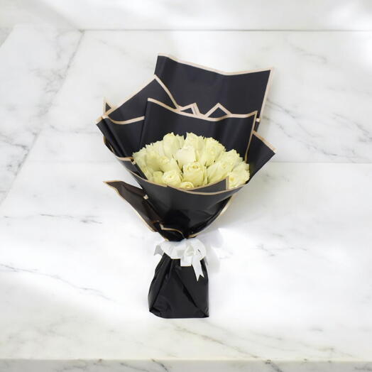 Элегантный букет белых роз