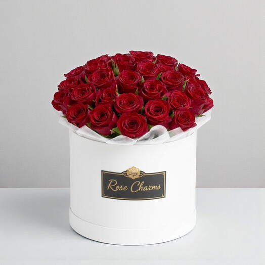 25 красных роз в белой коробке