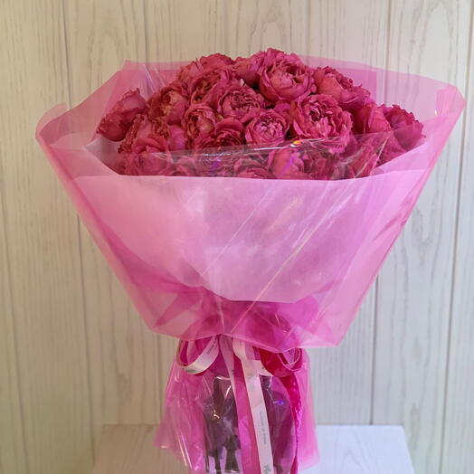 Букет садовых роз вишнёвого цвета