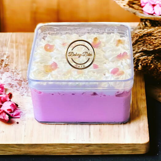 Розовый молочный торт