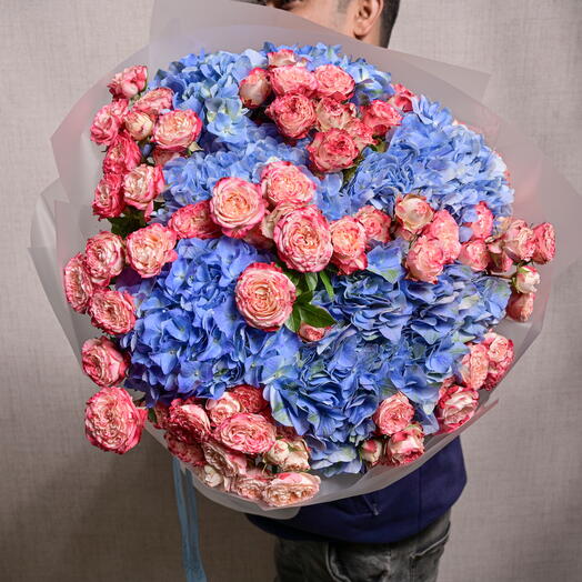 Букет из голубой гортензии и спрей-роз Pink Sunset 6562