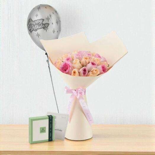 Букет из персиково-розовых роз на день рождения с воздушным шаром Patchi Chocolates