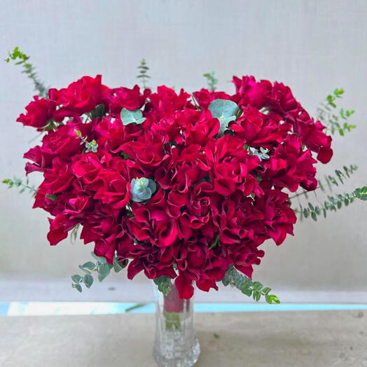 Red rose heart vase flower