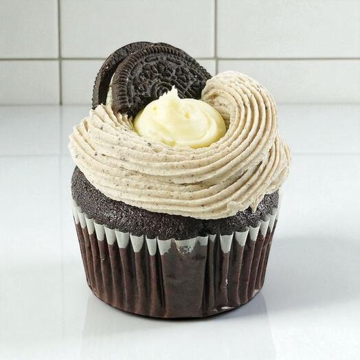 Кекс «Орео» – шоколадный кекс с кремовой начинкой «Орео» и глазурью из сливочного масла