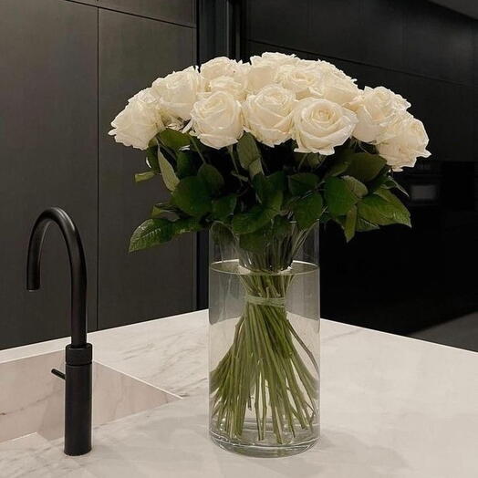 30 White Roses Bouquet in a Vase