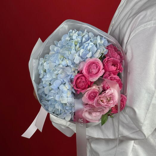 Dew Drop: Small Bouquet of Hydrangeas, Roses and Eustomas
