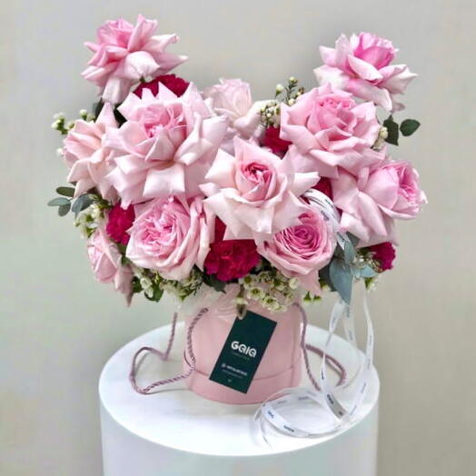 Фирменная роскошная коробка с розовыми восковыми цветами Ohara.