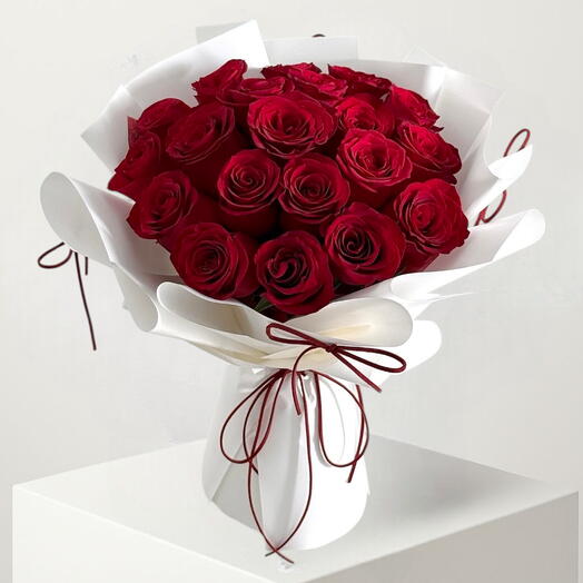 Нежное прикосновение любви_ Премиальный букет красных роз к Дню святого Валентина