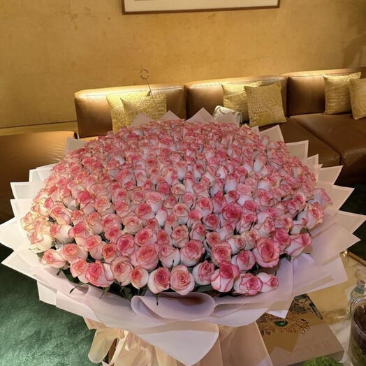 Роскошный букет из 201 розовой розы премиум-класса