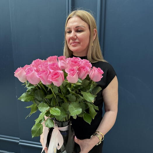 31 roses roses dans un vase