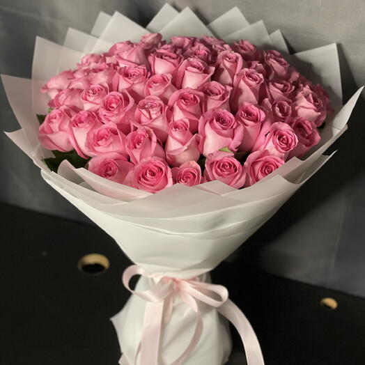 باقة من 55 وردة وردية