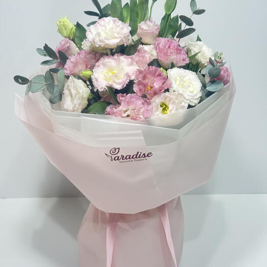 Букет из розовых лизиантусов