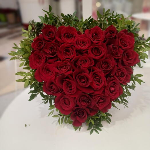 Красное сердце M