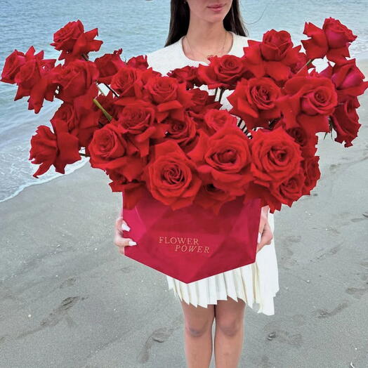 Revolution Love: Grande boîte de 55 roses rouges