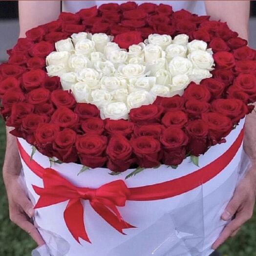 Corazón blanco en una caja