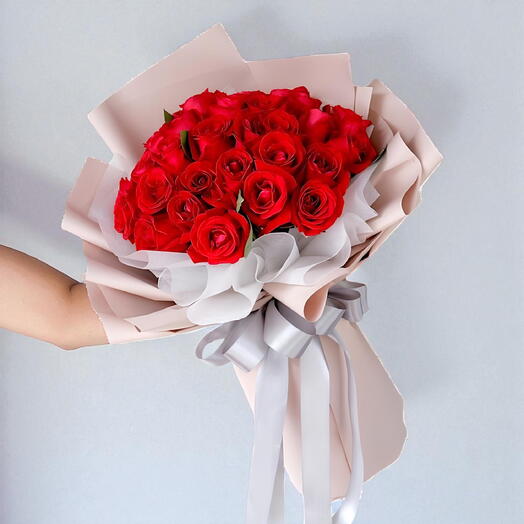 Букет «Алая преданность» — 31 красная роза | Яркий подарок страсти, любви   Вечная романтика