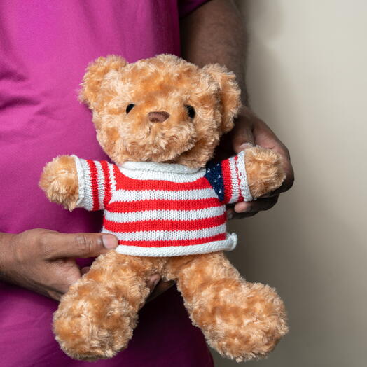 30 см – милый плюшевый мишка в красно-белом полосатом свитере 7343