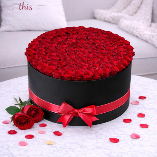 Big Red Roses Round Box