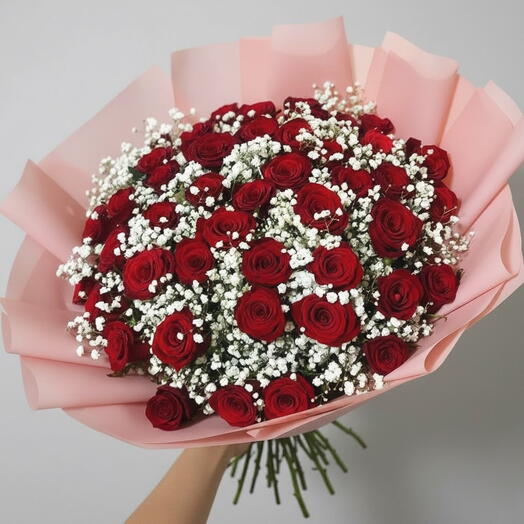 Завораживающая симфония алых роз