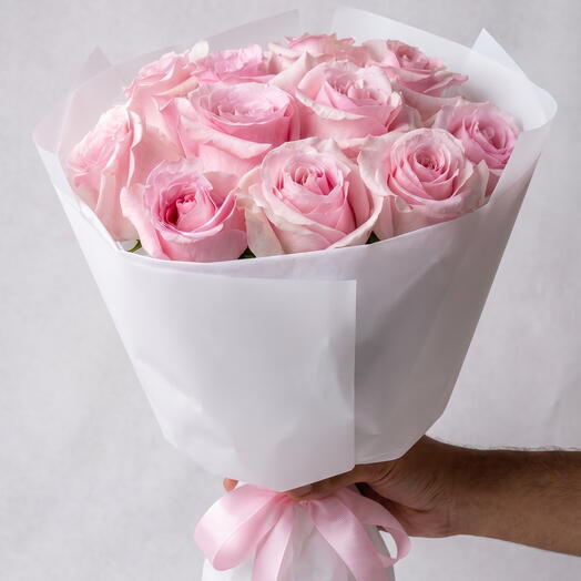 سحابة وردية صغيرة: الكلاسيكي البسيط المكوّن من 13 وردة