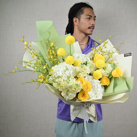 Белые гортензии и жёлтые цветы-1918