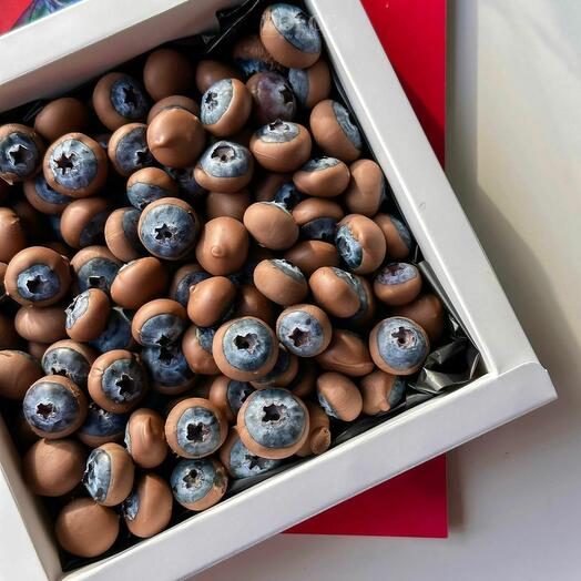 Luxury Box of Chocolate-Covered Blueberries – 450 g