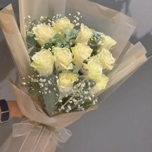 Luxurious 10 White Roses Exquisite Bouquet