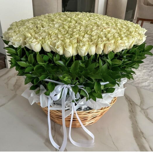 501 White Premium Luxury Basket Arrangement