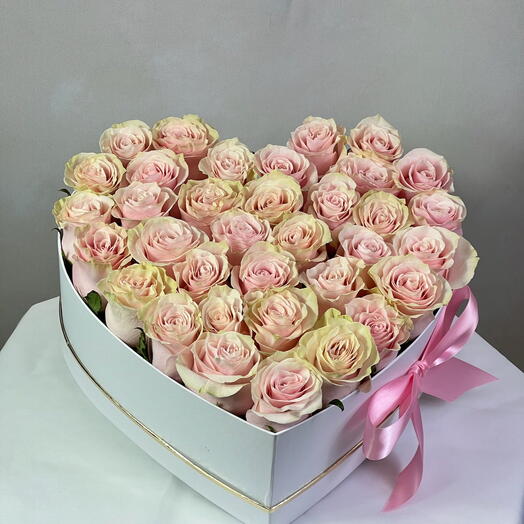 Коробка с 31 розой розового цвета на День святого Валентина