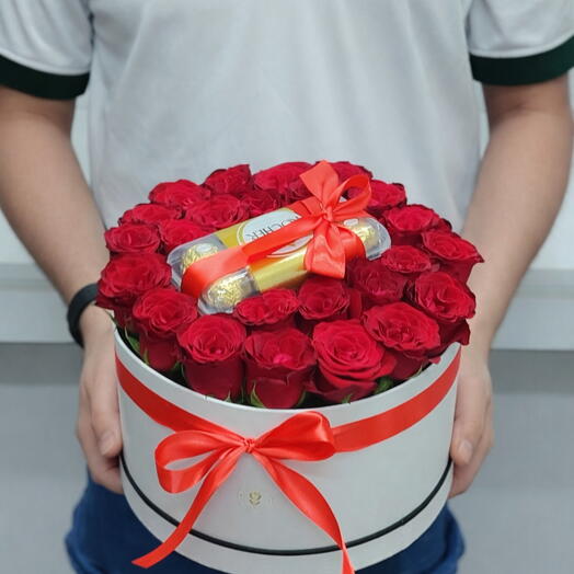 21 красная роза и 16 конфет Ferrero Rocher