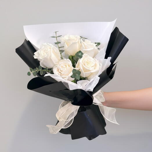 Ivory Noir Roses