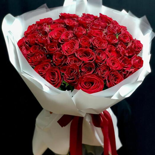 MADAM RED ROSES IN A NICE BQT