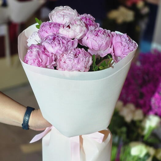 15 Pink Peonies in White